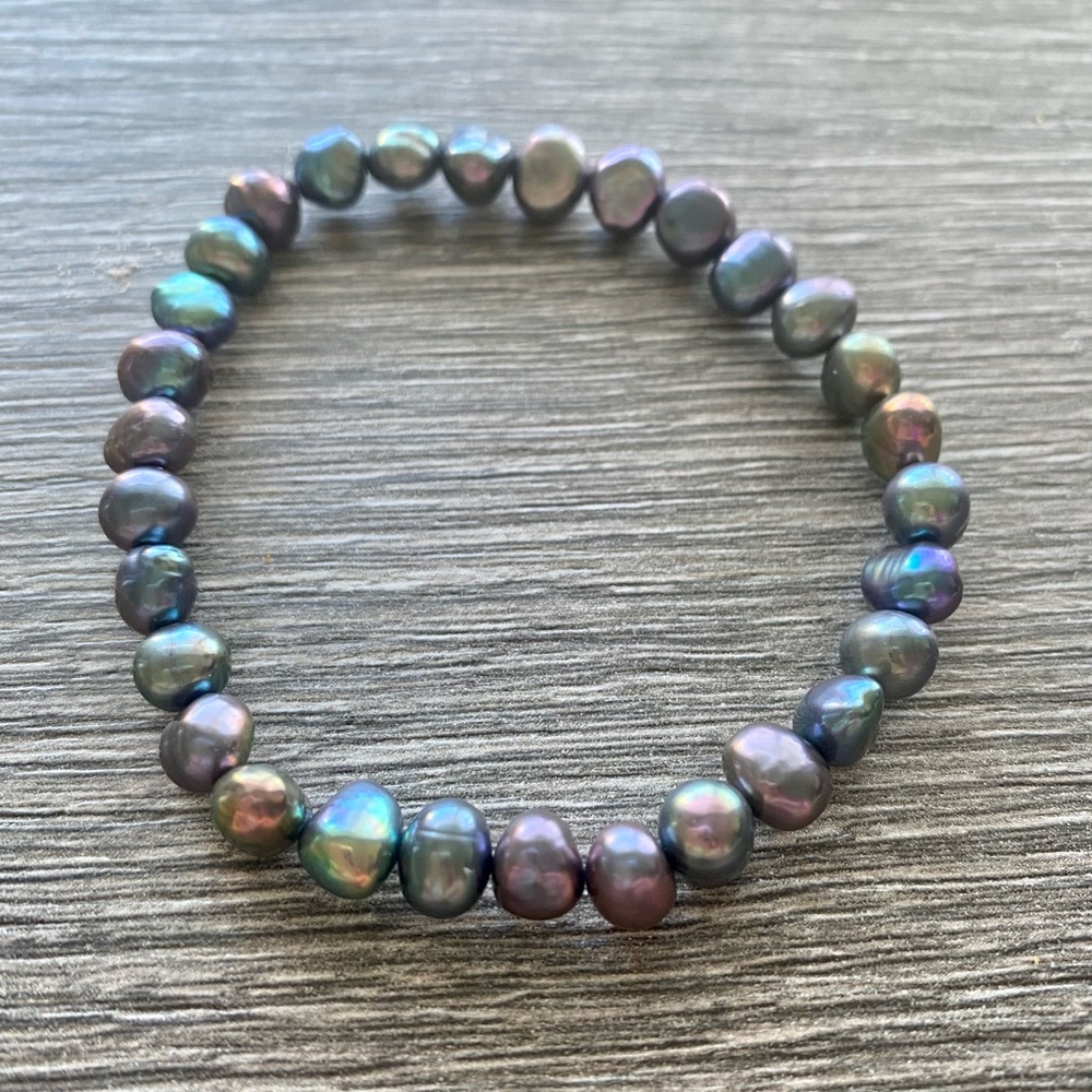 Peacock pearl bracelet.  One size